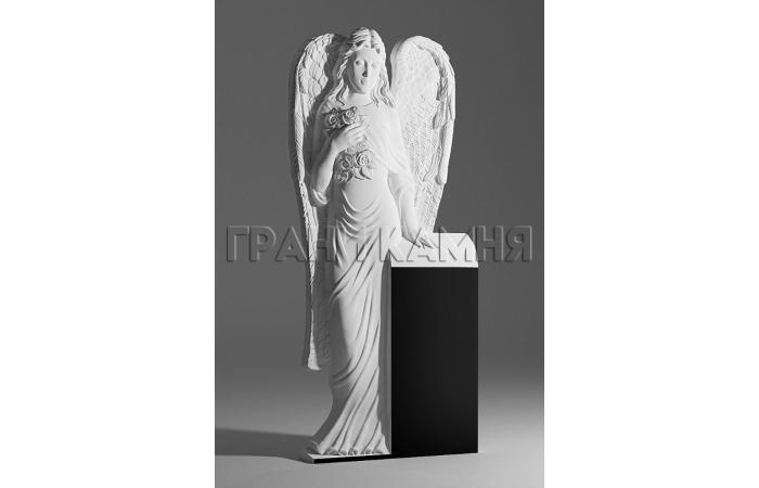 Вертикальный гранитный памятник резной с ангелом № 52/10
