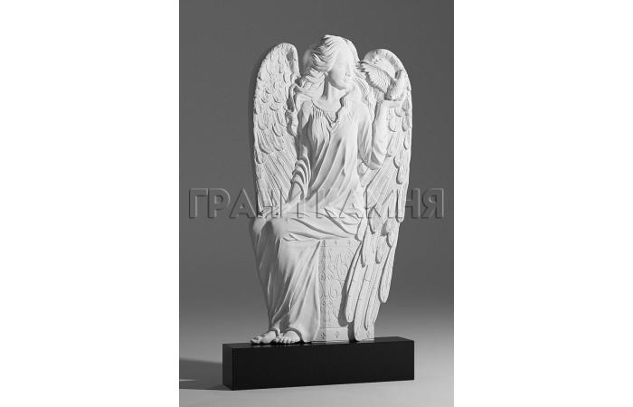 Вертикальный гранитный памятник резной с ангелом № 54/10