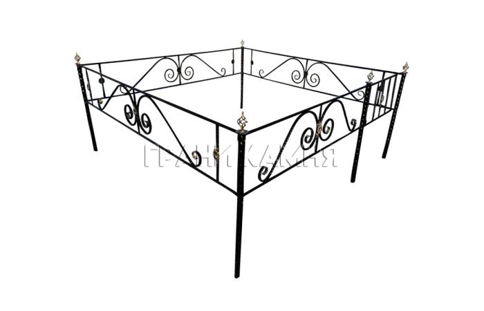 Металлическая ограда на кладбище №28