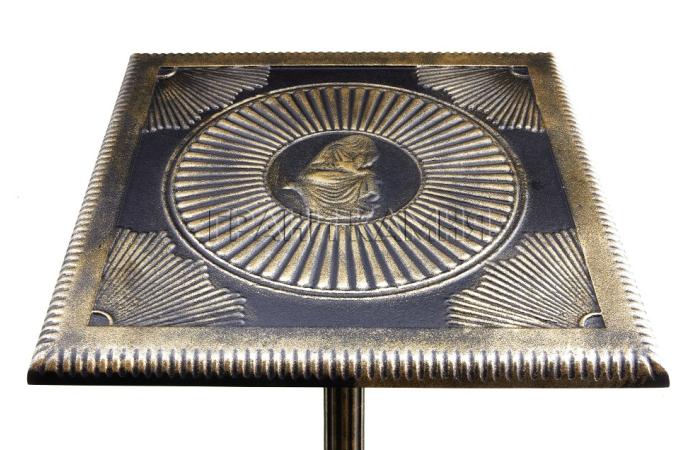 Чугунный столик на кладбище